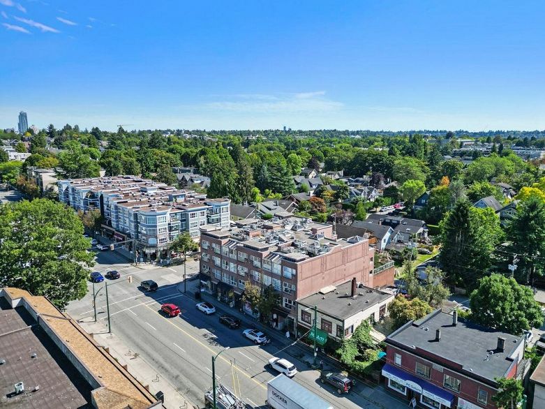 208 2025 Stephens Street