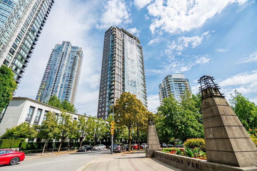 601 455 Beach Crescent