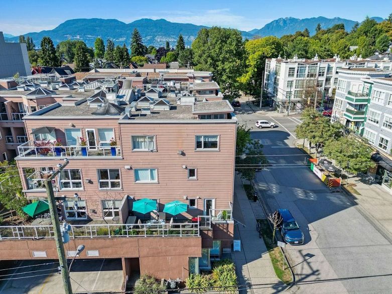 208 2025 Stephens Street