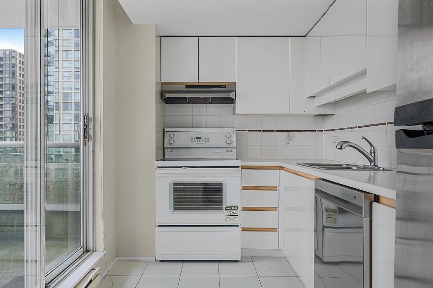 902 1500 Howe Street