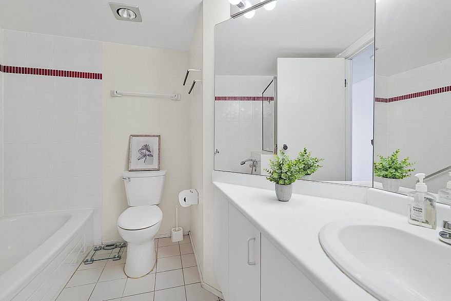 902 1500 Howe Street