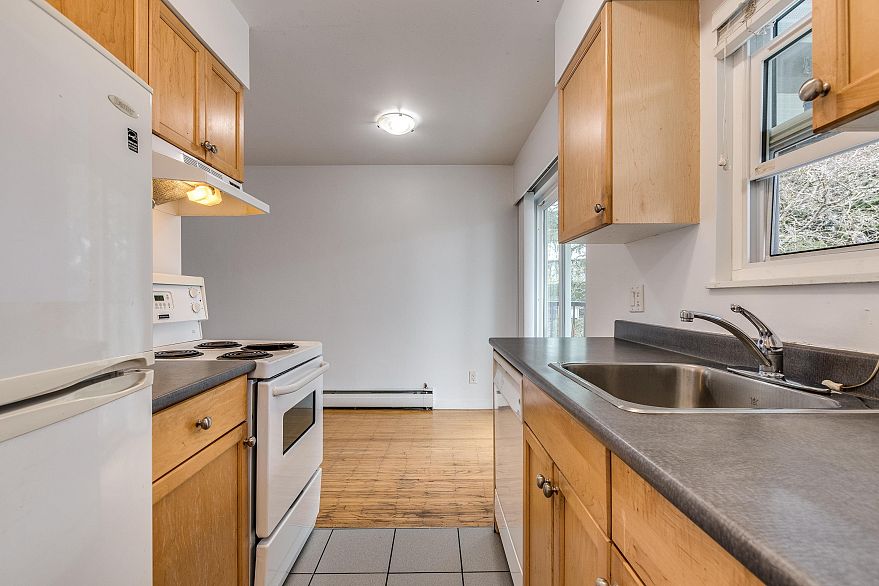 303 1985 W 8TH AVENUE, Vancouver BC V6J 1W2