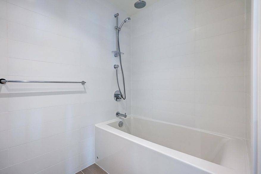 1502 8188 Fraser Street