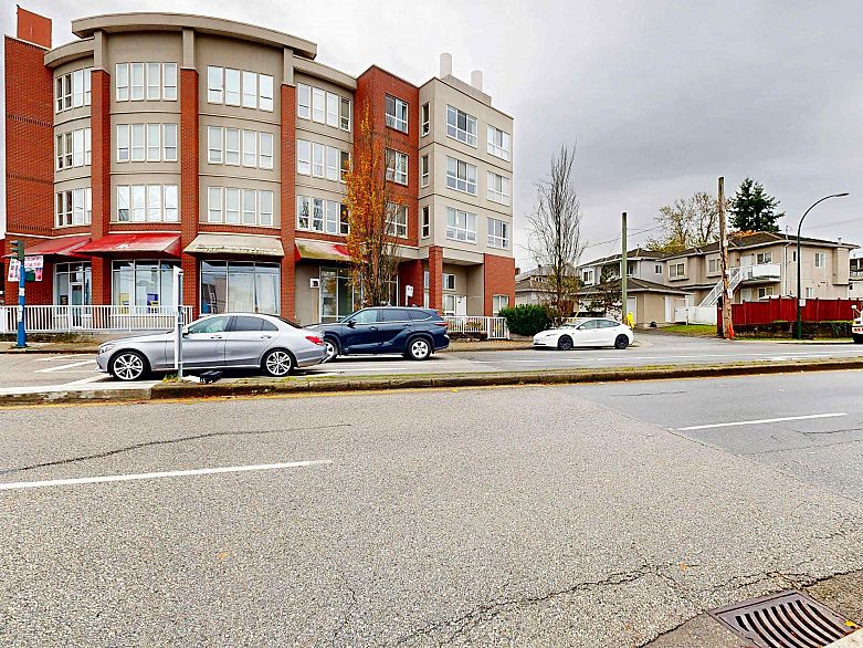 PH3 5438 Rupert Street