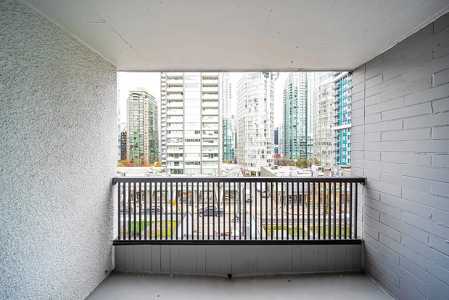 602 1270 Robson Street