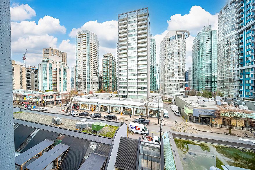 602 1270 Robson Street