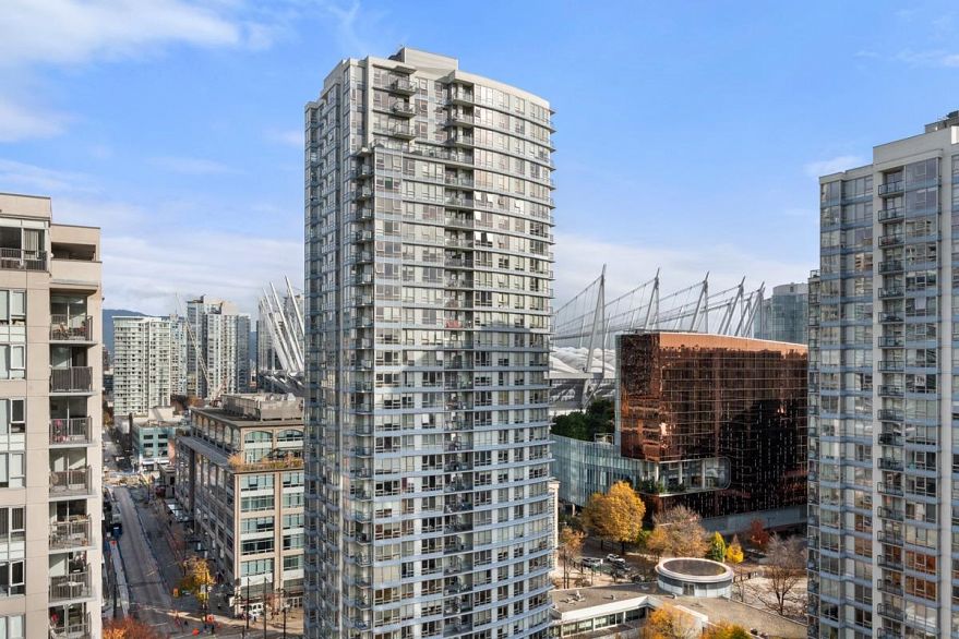 1902 989 Beatty Street