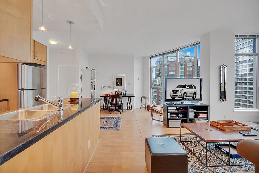 1907 1050 Smithe Street