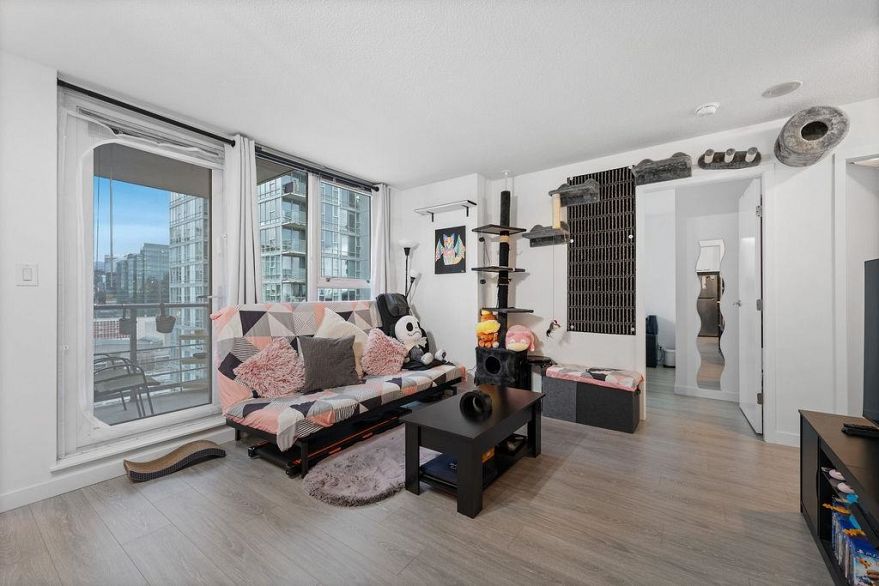 2205 111 W Georgia Street