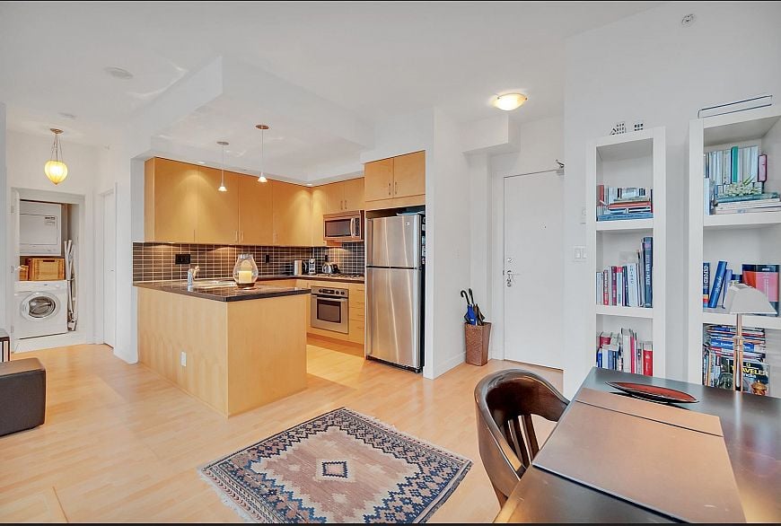 1907 1050 Smithe Street