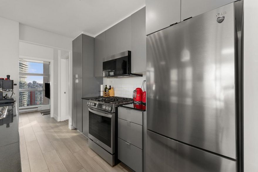 1902 989 Beatty Street