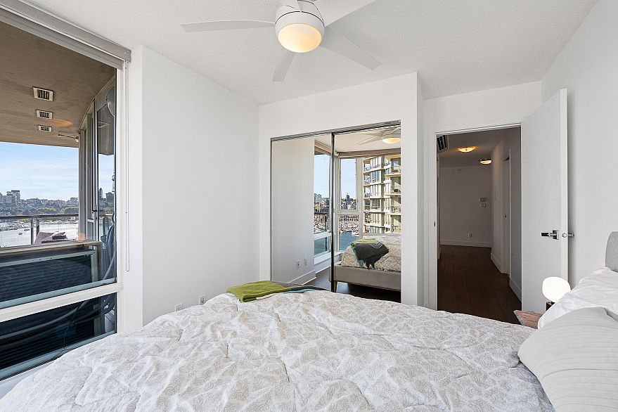 1202 1383 Marinaside Crescent