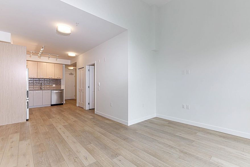 411 4933 Clarendon Street