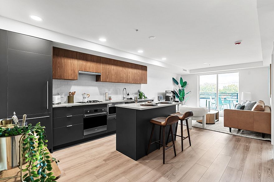 204 2419 Grant Street