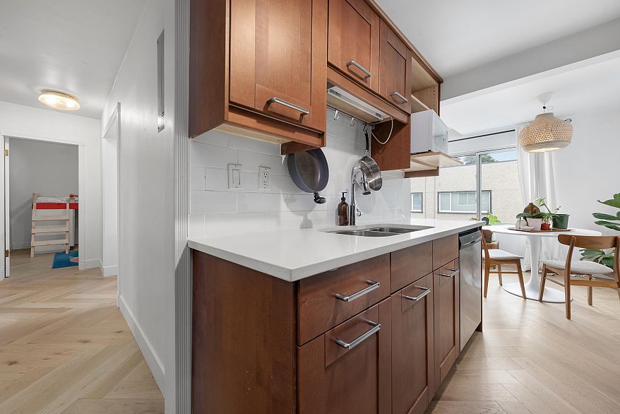 34 1480 Arbutus Street