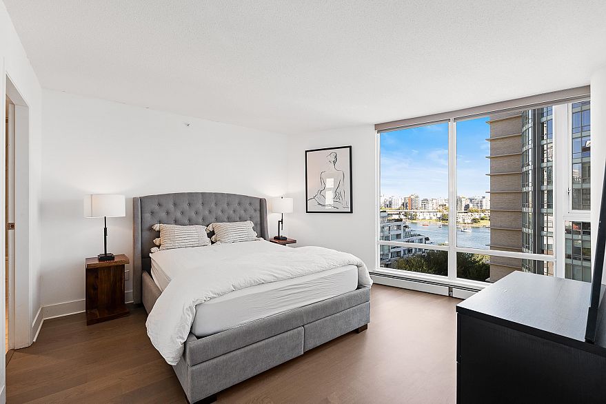 1202 1383 Marinaside Crescent