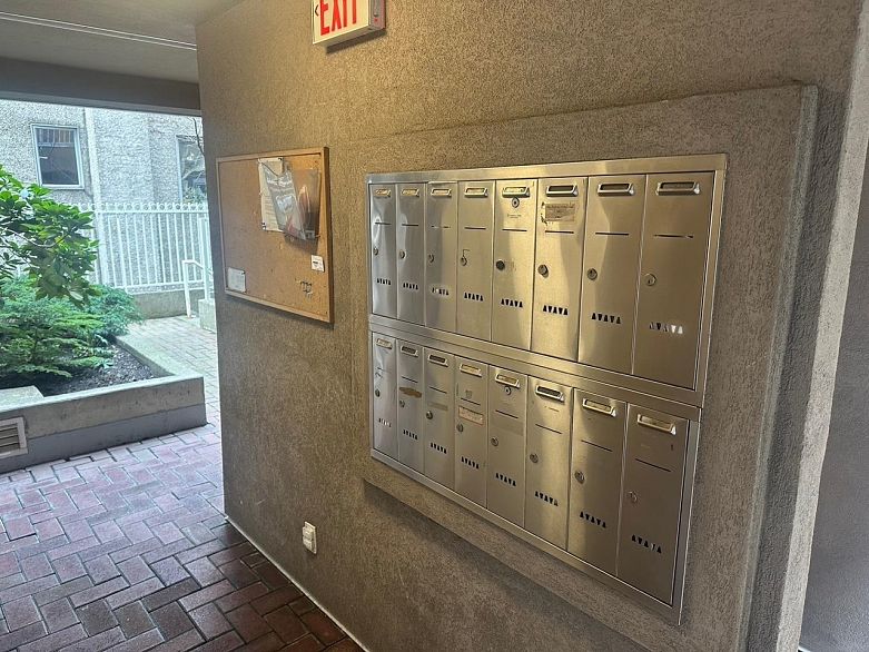 403 985 W 10th Avenue