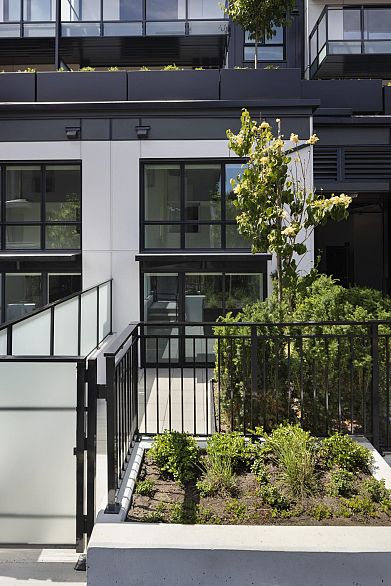 310 2419 Grant Street