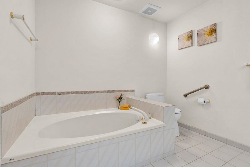 309 3755 W 8th Avenue