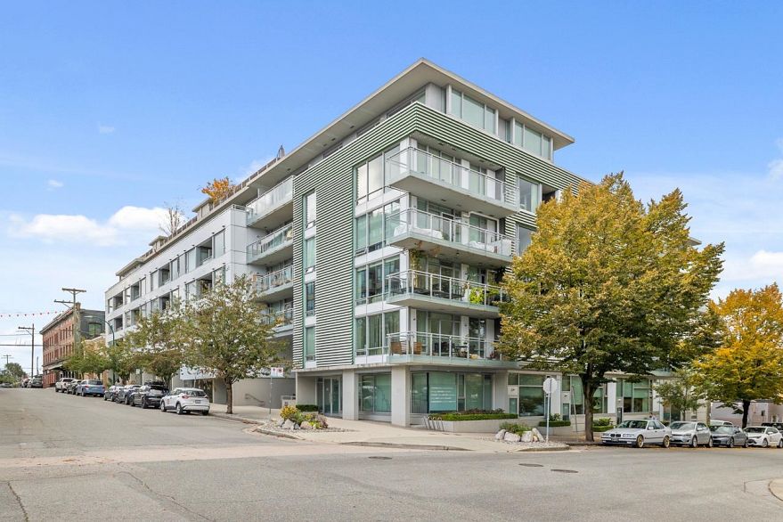 520 289 E 6th Avenue