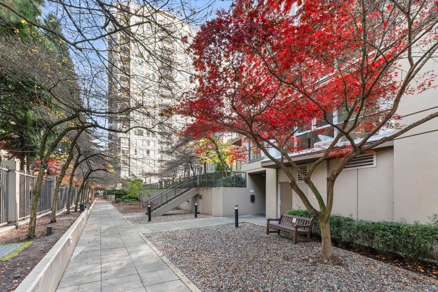 1902 989 Beatty Street