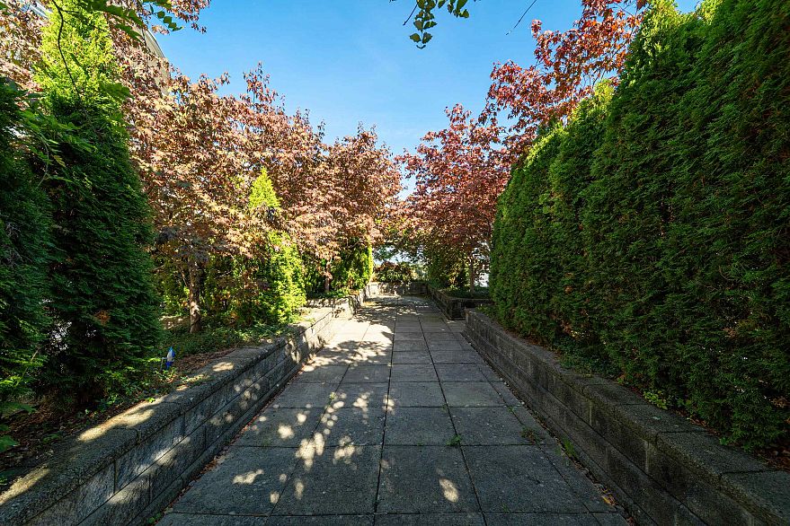 420 4028 Knight Street