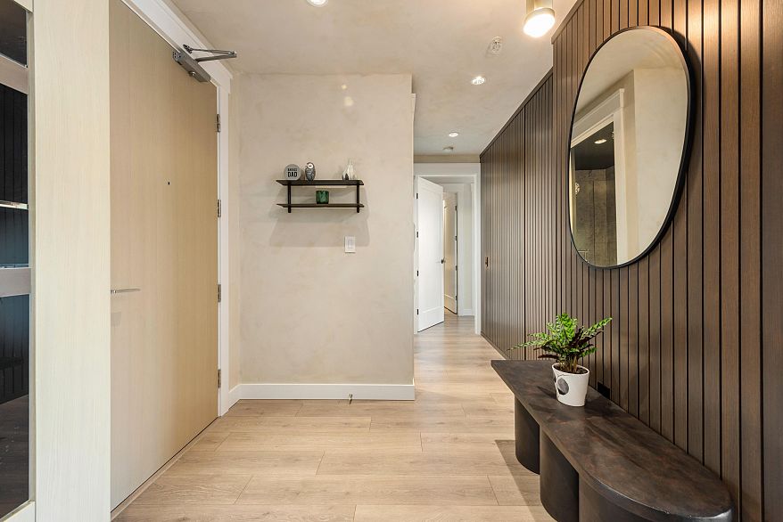 805 1616 Columbia Street