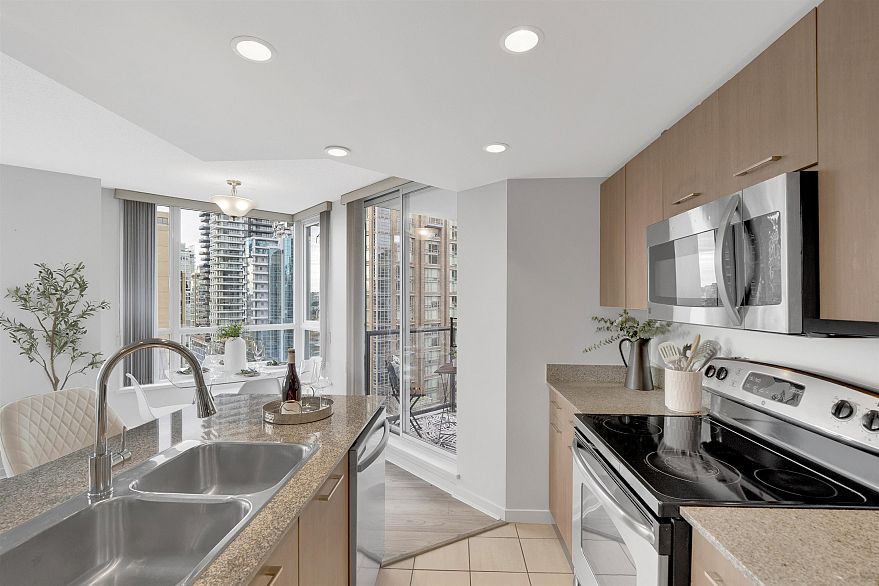 1507 1212 Howe Street