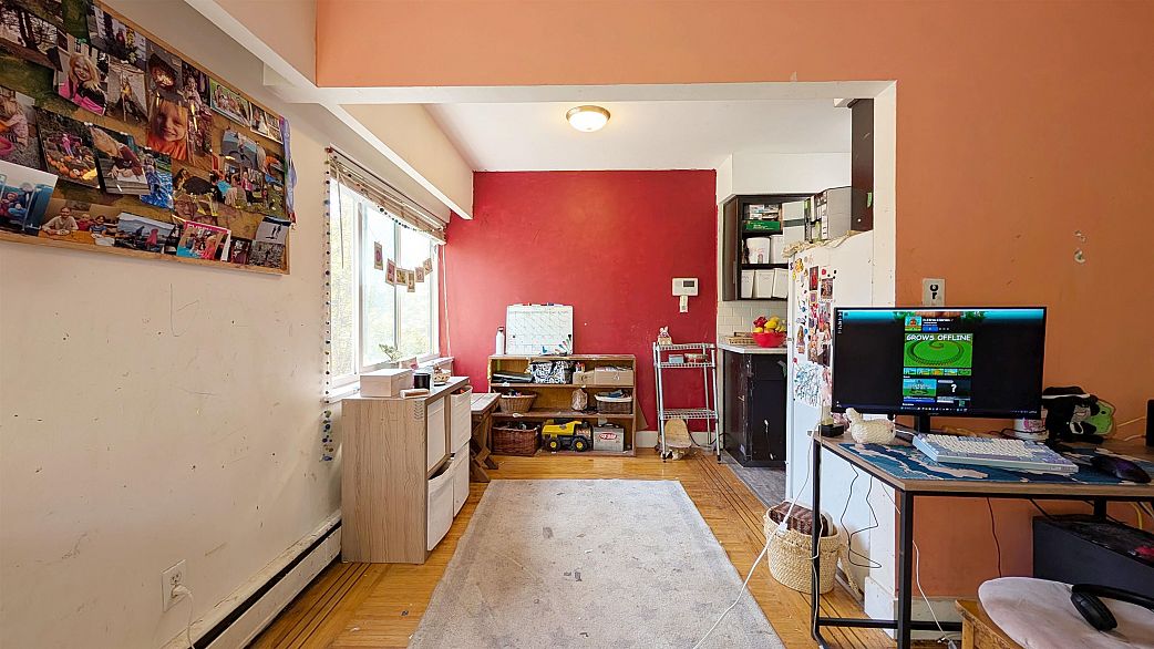 101 1075 W 13th Avenue