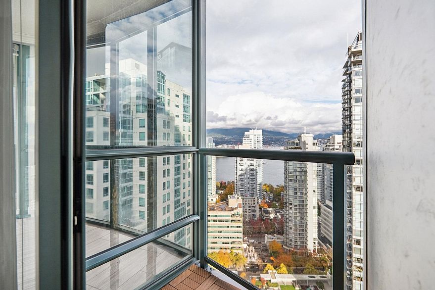 2608 1239 W Georgia Street