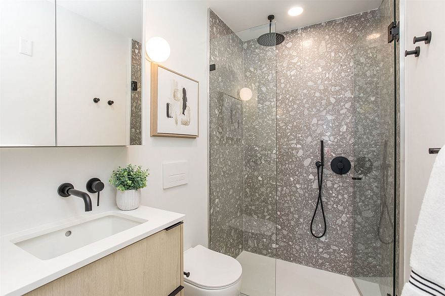 PH521 471 E Broadway