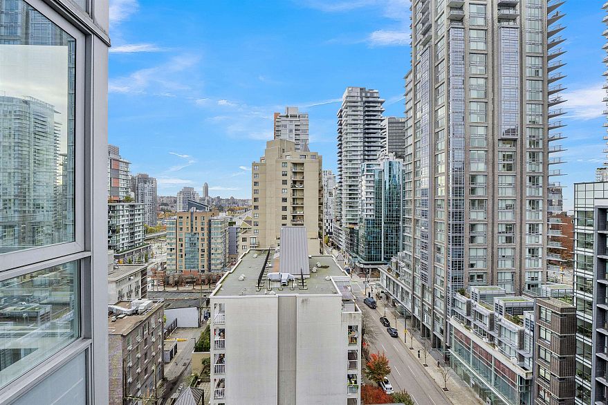 1507 1212 Howe Street