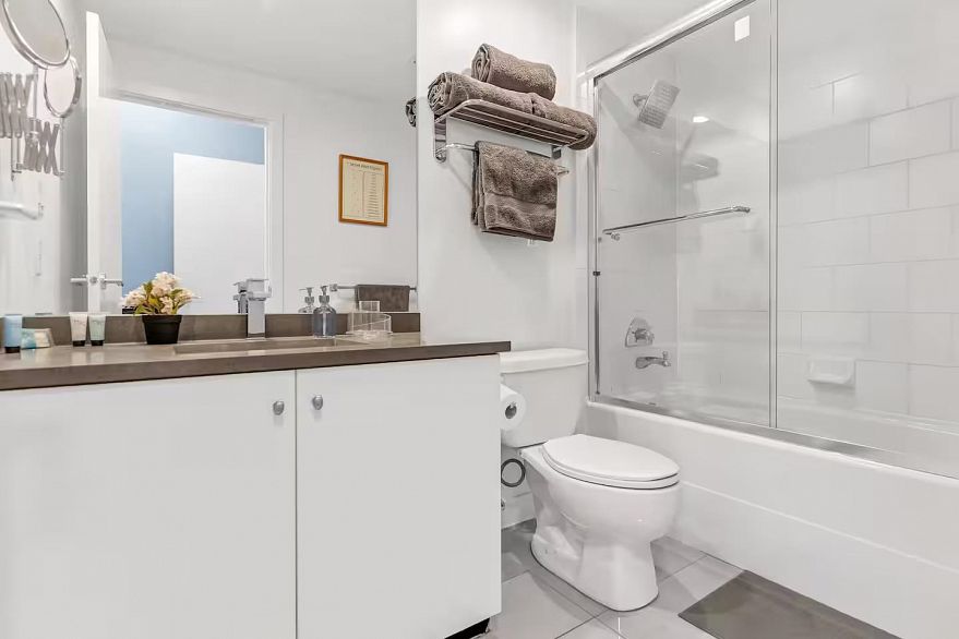 302 1238 Burrard Street