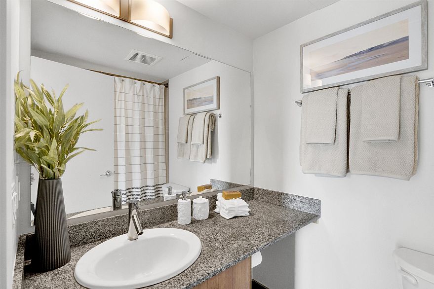 1507 1212 Howe Street