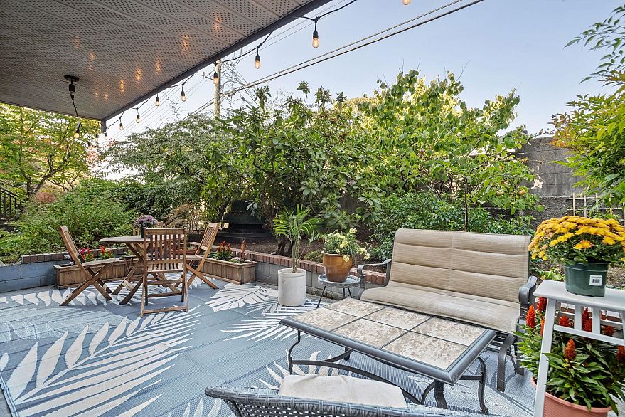 113 2033 Triumph Street