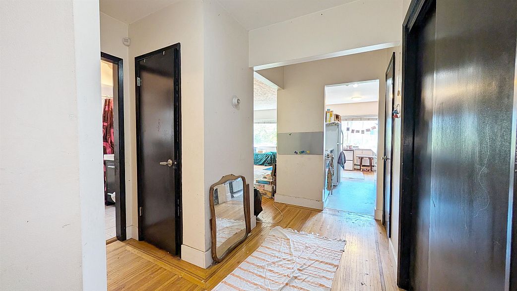 101 1075 W 13th Avenue