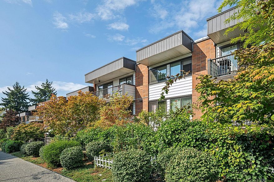 113 2033 Triumph Street