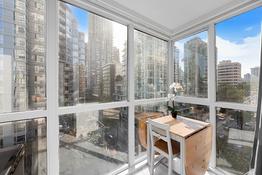 702 1188 Howe Street