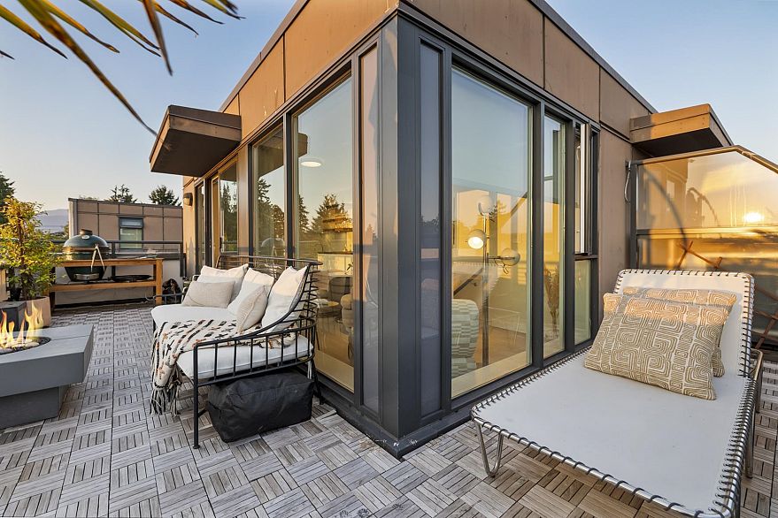 211 1961 Collingwood Street