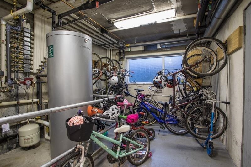 101 1075 W 13th Avenue