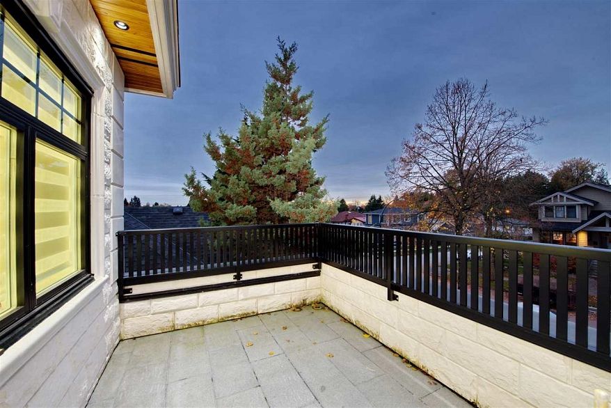 5886 Sherbrooke Street