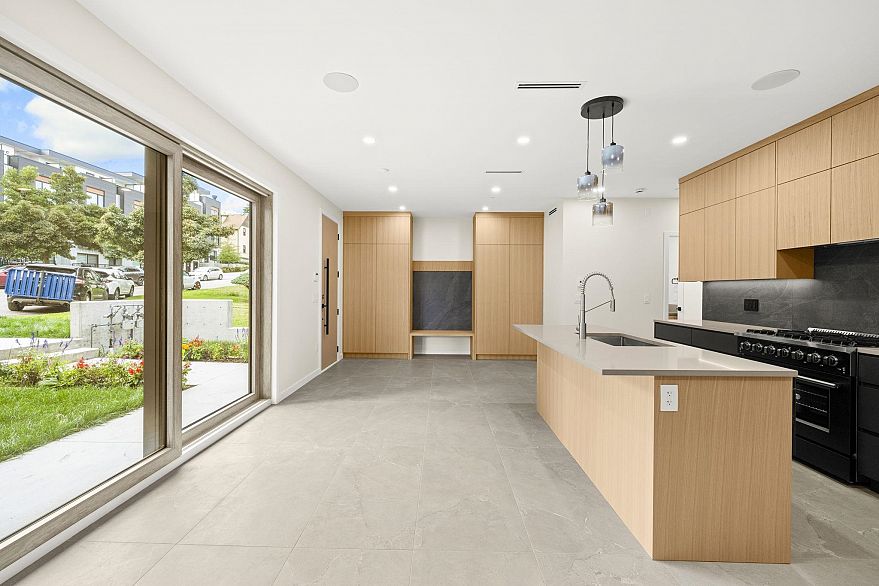 1 2091 E 20th Avenue