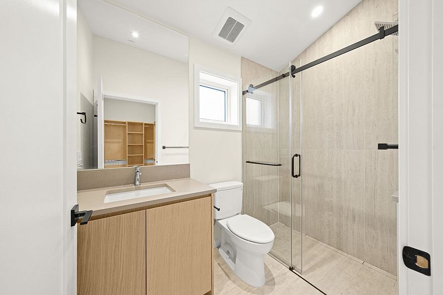 1 2091 E 20th Avenue