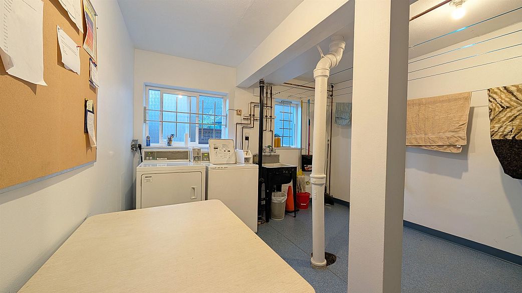 101 1075 W 13th Avenue