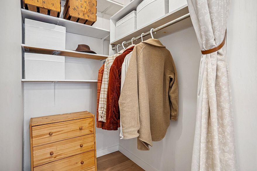 113 2033 Triumph Street