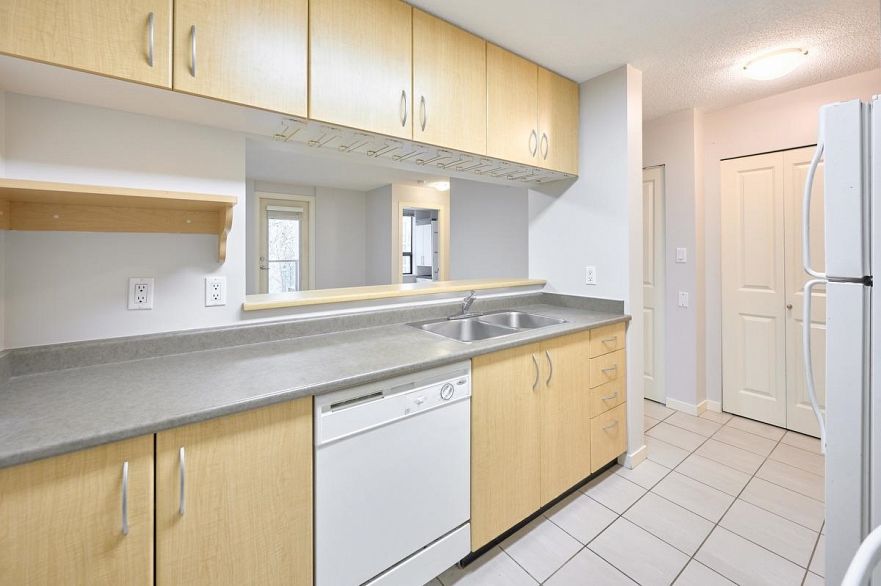 318 3638 Vanness Avenue