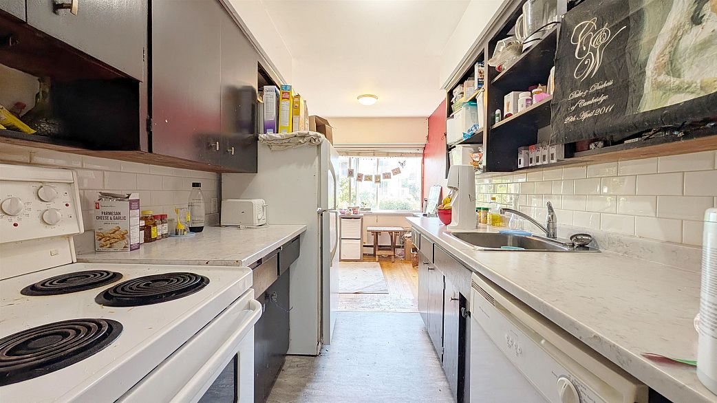 101 1075 W 13th Avenue