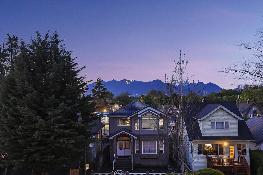 1 1322 E 13th Avenue