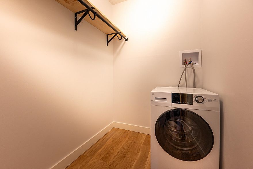 117 265 E 15th Avenue