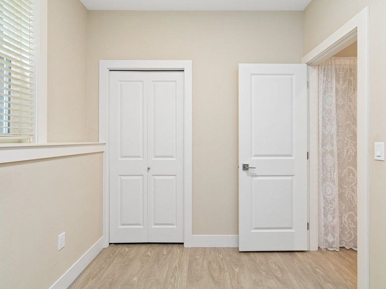 102 4577 Slocan Street